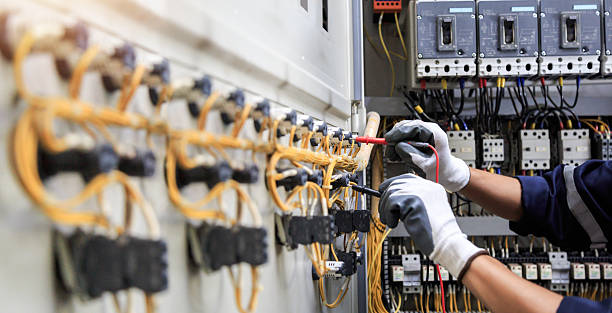 Professional Electrician technician working in Heritage Pines, FL